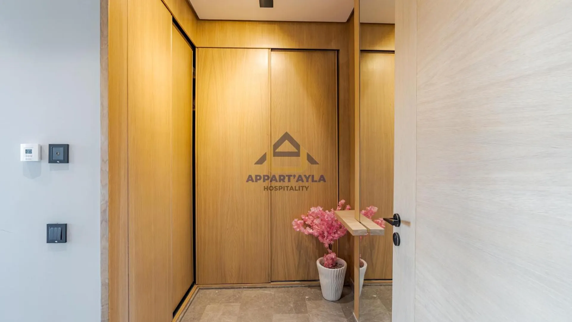 Bright Spacious Suite- By Appart'Ayla Kazablanka